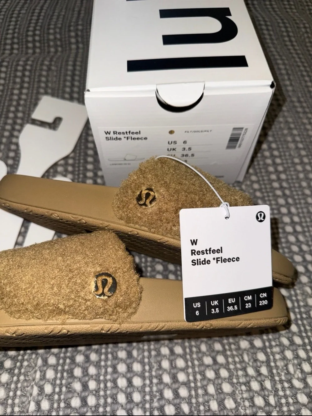 NWT Lululemon Restfeel Slide *Fleece* women’s size 6
